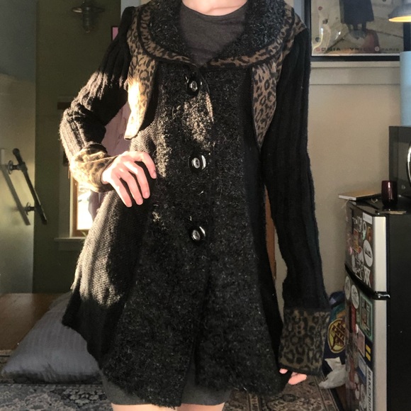 Wool cardigan w animal print - Picture 2 of 3